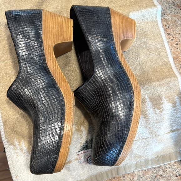 Worn twice. Dansko Clogs - size 42. - Picture 3 of 6